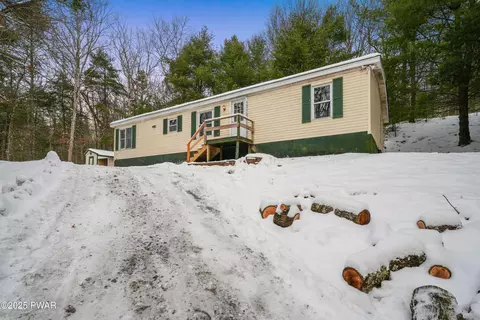 111 Mountain Ash Dr, Shohola, PA 18458
