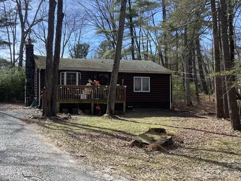 107 Brigitte Ct, Dingmans Ferry, PA 18328