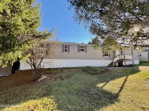 6 Park St, Honesdale, PA 18431