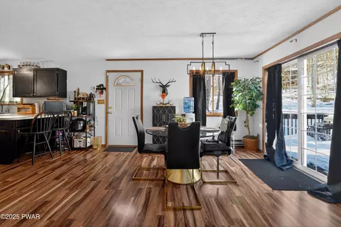 Dining - 3111 Cherry Ridge Rd, Bushkill, PA 18324 photo 3 of 3