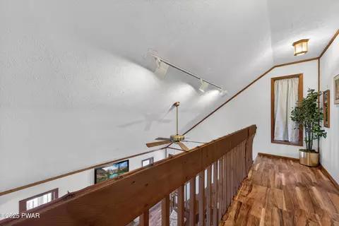 Entry Way - 3111 Cherry Ridge Rd, Bushkill, PA 18324 photo 3 of 3