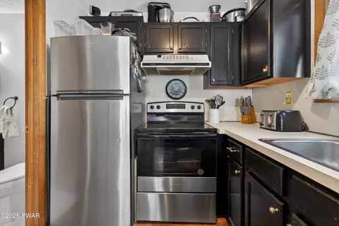 Kitchen - 3111 Cherry Ridge Rd, Bushkill, PA 18324 photo 3 of 3
