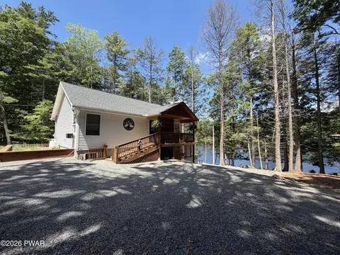 132 N Lake Shore Dr, Dingmans Ferry, PA 18328