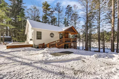 132 N Lake Shore Dr, Dingmans Ferry, PA 18328