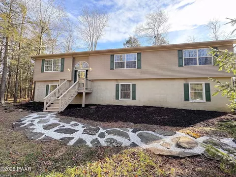 5 Applegate Rd, Lake Ariel, PA 18436