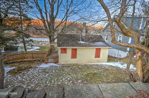 99 Lakeside Dr, Honesdale, PA 18431