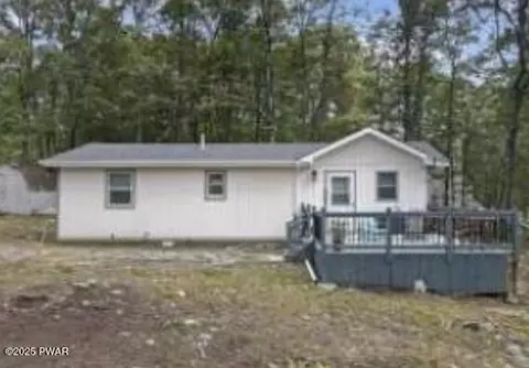 104 Schoonover Ct, Bushkill, PA 18324
