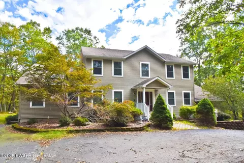 1058 Dewberry Dr, Hawley, PA 18428