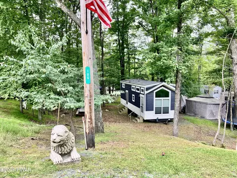 106 Village Dr, Milford, PA 18337