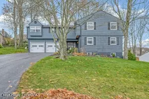 112 Woodside Dr, Clarks Summit, PA 18411