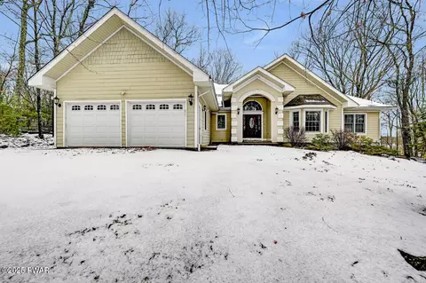 802 Niblick Ct, Lords Valley, PA 18428