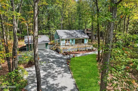 115 Lakeview Ter, Lords Valley, PA 18428
