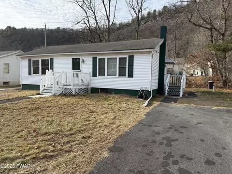 506 9th St, Matamoras, PA 18336