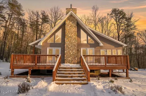 121 Karl Hope Blvd, Lackawaxen, PA 18435