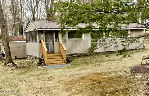 136 Bartleson Rd, Greentown, PA 18426