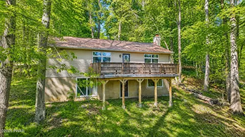 21 Bruin Rd, Lake Ariel, PA 18436