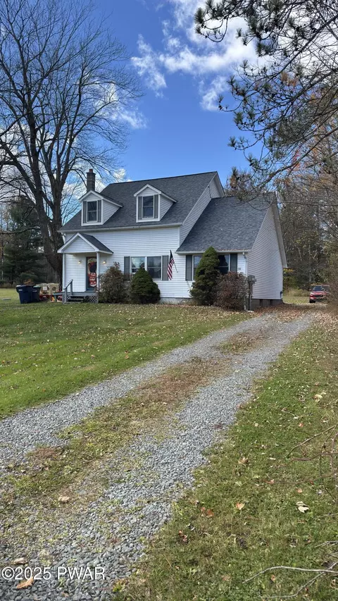 1309-1311 Golf Park Dr, Lake Ariel, PA 18436