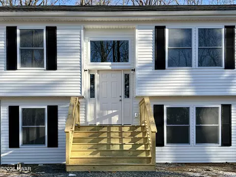 108 Hartmann Hill Rd, Milford, PA 18337