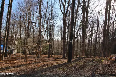 14 Wildwood Ct, Lake Ariel, PA 18436