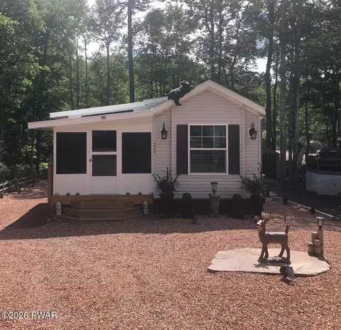 105 Creek View Dr, Milford, PA 18337