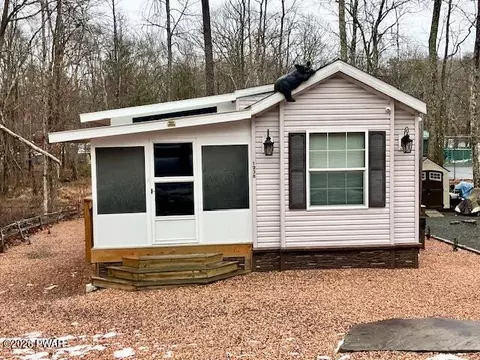 105 Creek View Dr, Milford, PA 18337
