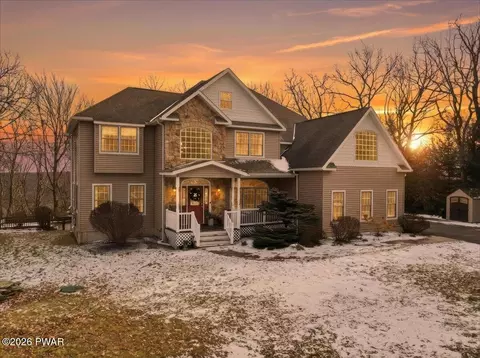 111 Highland Ln, Hawley, PA 18428