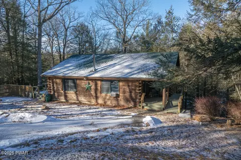 124 W Mulberry Dr, Milford, PA 18337