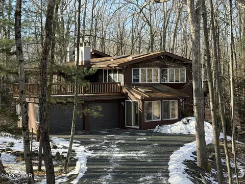 804 Mountain View Ct, Lords Valley, PA 18428