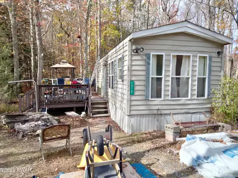 112 Maple Forest Dr, Milford, PA 18337