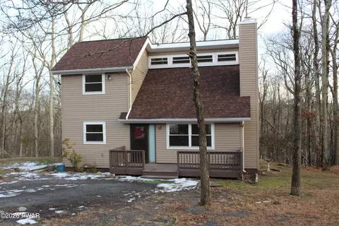 134 Hilltop Dr, Dingmans Ferry, PA 18328