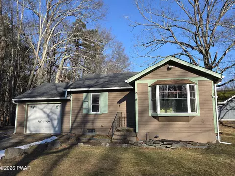 416 Rowland Rd, Greeley, PA 18425