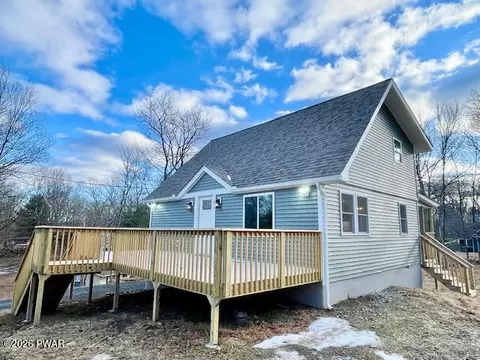 102 Sandstone Dr, Dingmans Ferry, PA 18328