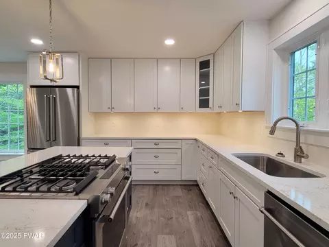 147 Rockway Rd, Lake Ariel, PA 18436