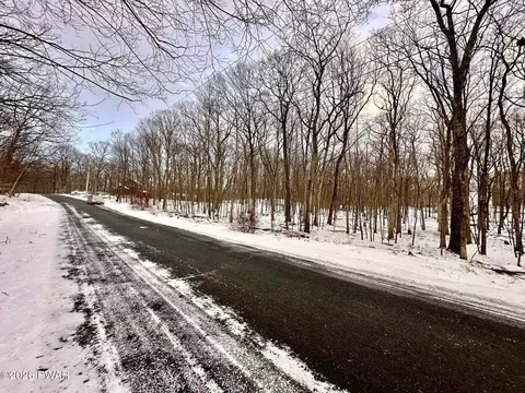 Port Drive, Bushkill, PA 18328