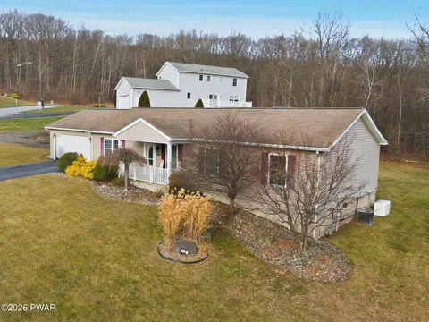 332 White Birch Dr, Scranton, PA 18504