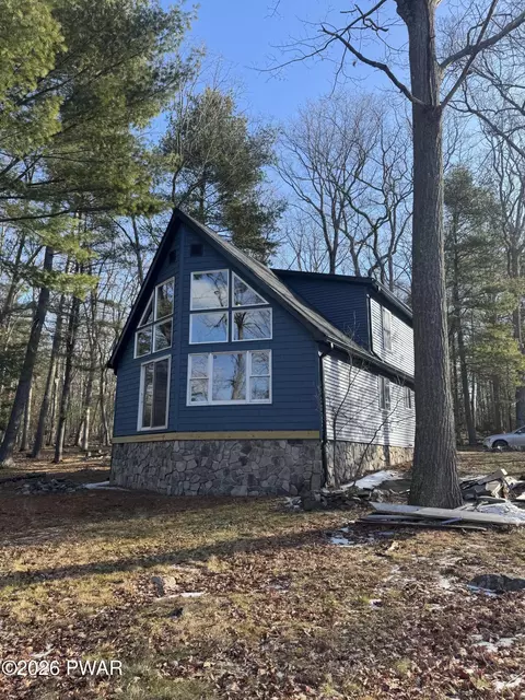 125 Claudine Ln, Dingmans Ferry, PA 18328