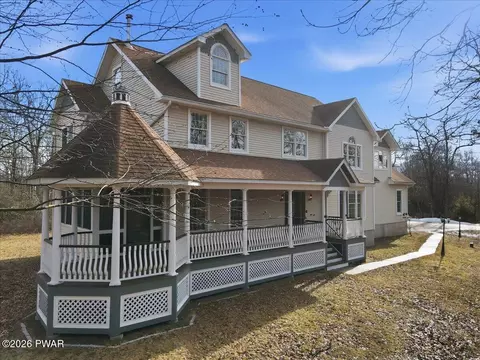 302 Oneida Way, Milford, PA 18337