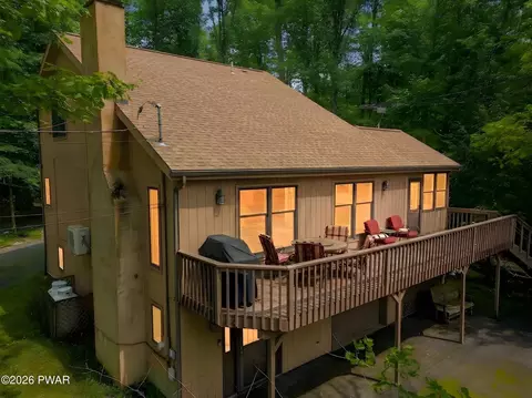 10 Chip Ct, Lake Ariel, PA 18436