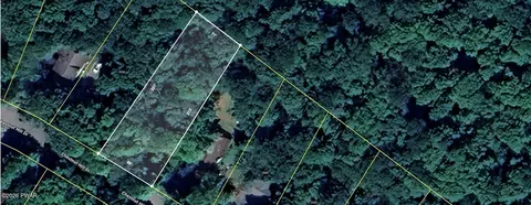 137 Chestnut Hill Dr, Lake Ariel, PA 18436