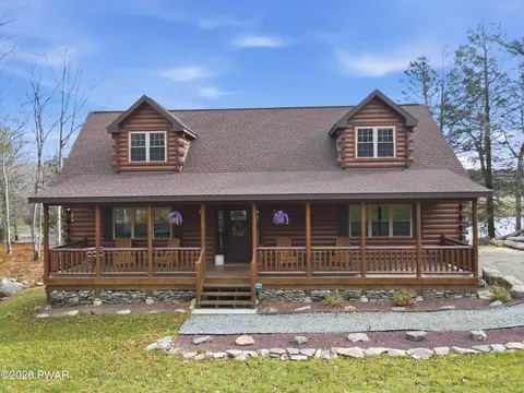 109 Lakeside Dr, Greentown, PA 18426