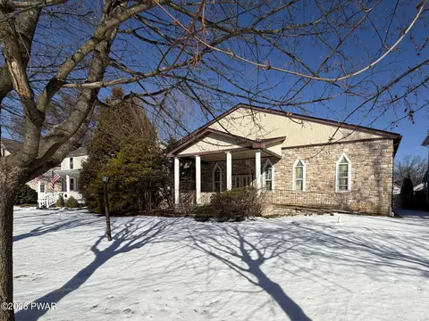 303 W Ann St, Milford, PA 18337