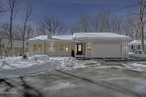 100 Forest Dr, Hawley, PA 18428