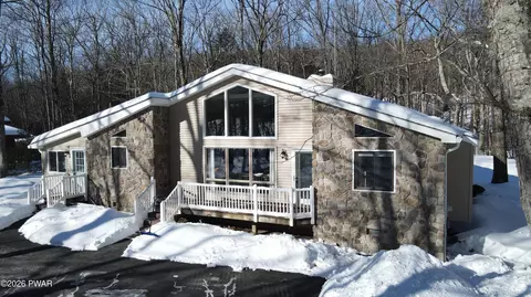 128 Portage Ln, Lords Valley, PA 18428