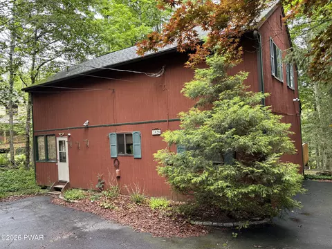 74 Splitrail Ln, Lake Ariel, PA 18436