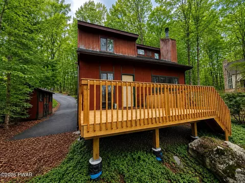 74 Splitrail Ln, Lake Ariel, PA 18436