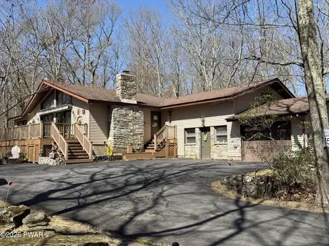 432 Maple Ridge Dr, Lords Valley, PA 18428