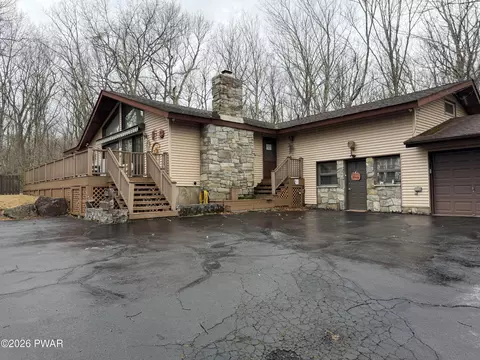 432 Maple Ridge Dr, Lords Valley, PA 18428