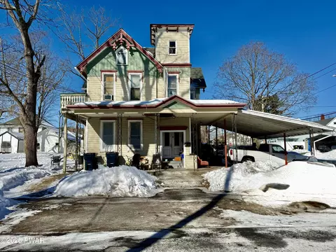 201 Avenue K, Matamoras, PA 18336