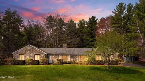 28 Valentine Dr, Hawley, PA 18428