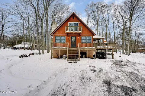 1055 Mountain Top Dr, Lake Ariel, PA 18436